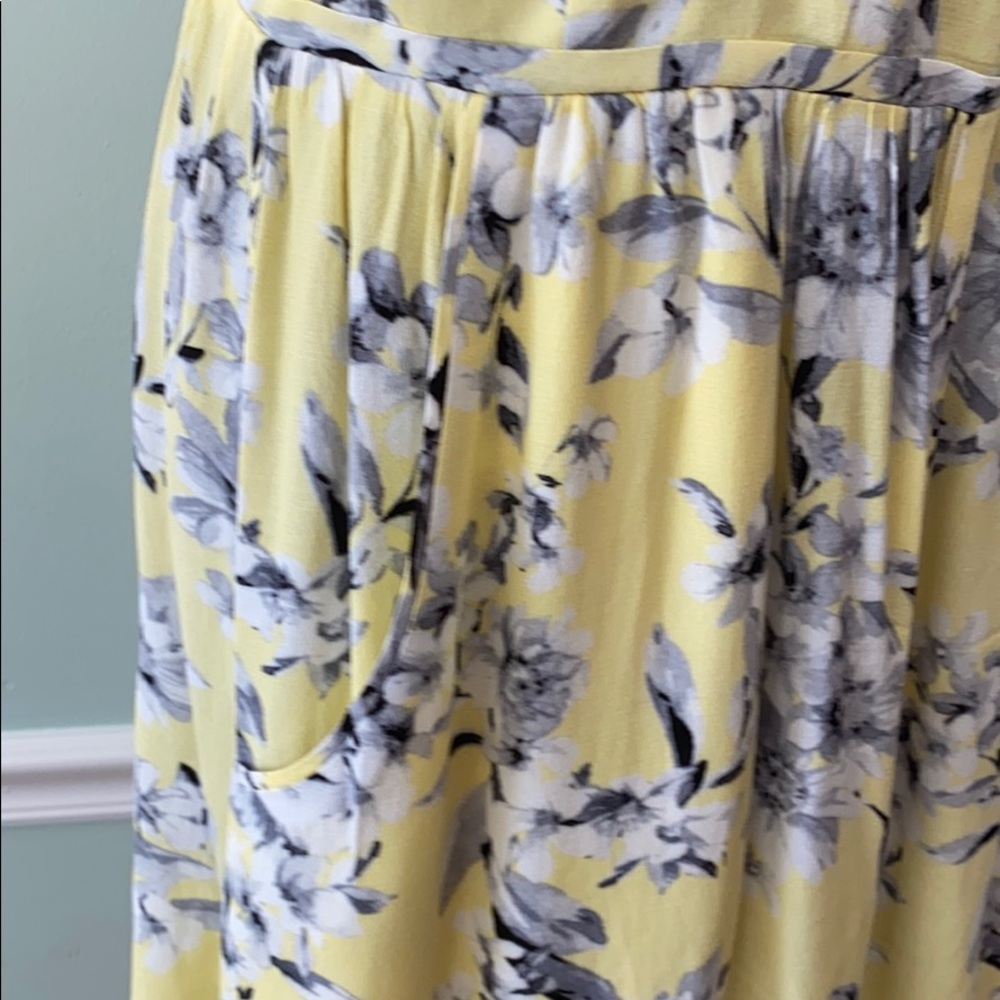 Forever 21 yellow floral romper Size XS - Picture 7 of 12